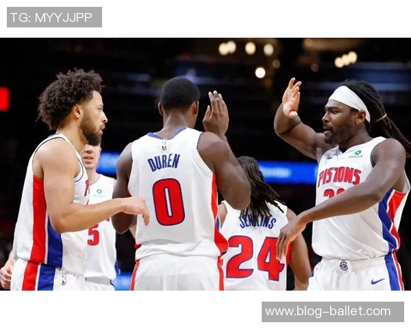 爱德华兹高效得分难救主球队失利全场19投11中砍下31分表现依旧亮眼