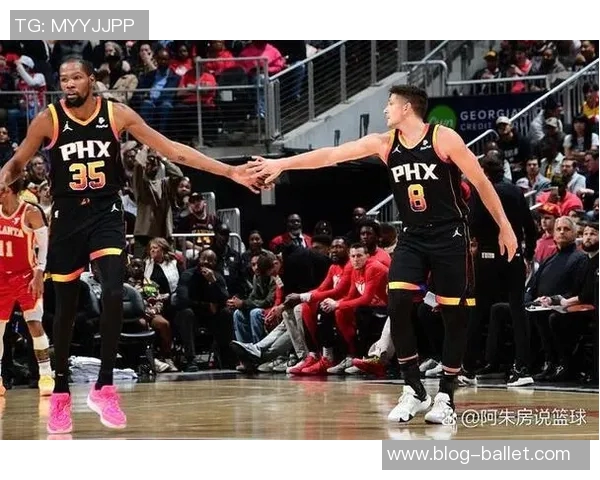 老鹰半场领先太阳CJ贡献16分布克紧随其后拿下15分